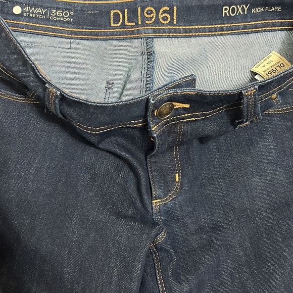 DL1961 Roxy Kick Flare Bootcut Mid Rise Dark Wash Jeans Size 28 - Picture 7 of 9